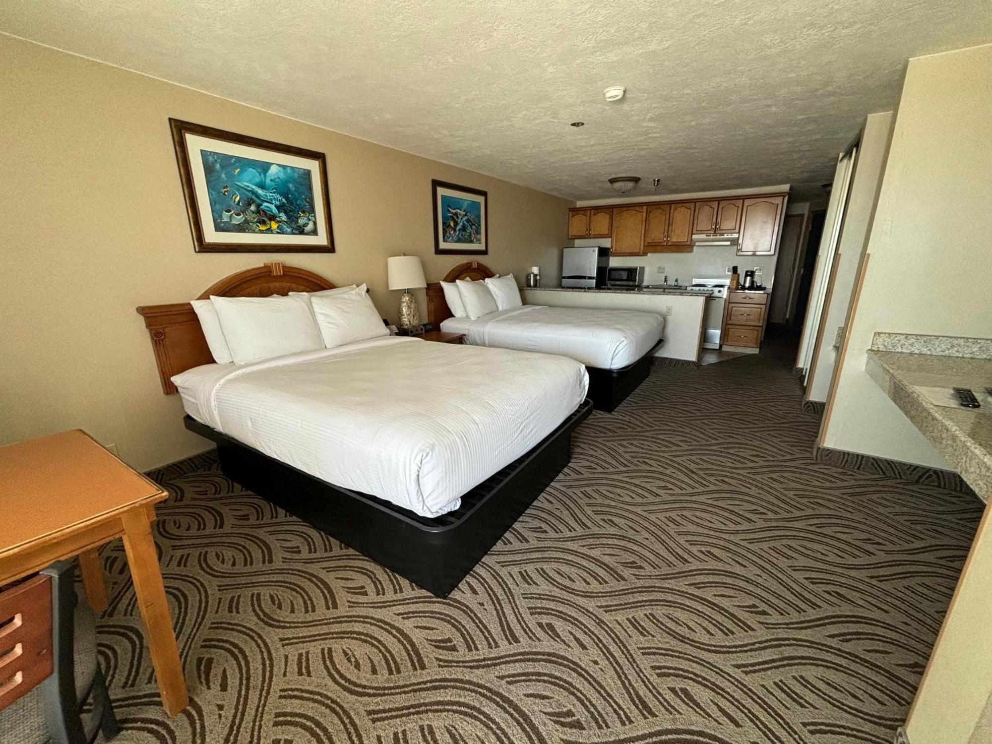 Promenade Inn & Suites Oceanfront Сисайд Экстерьер фото