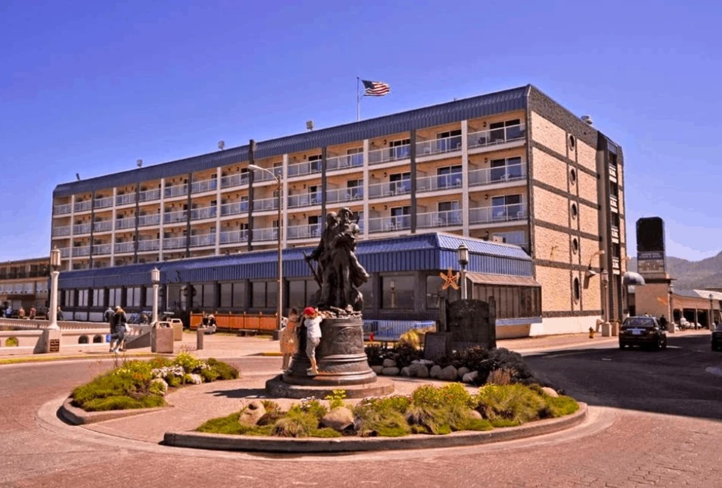 Promenade Inn & Suites Oceanfront Сисайд Экстерьер фото