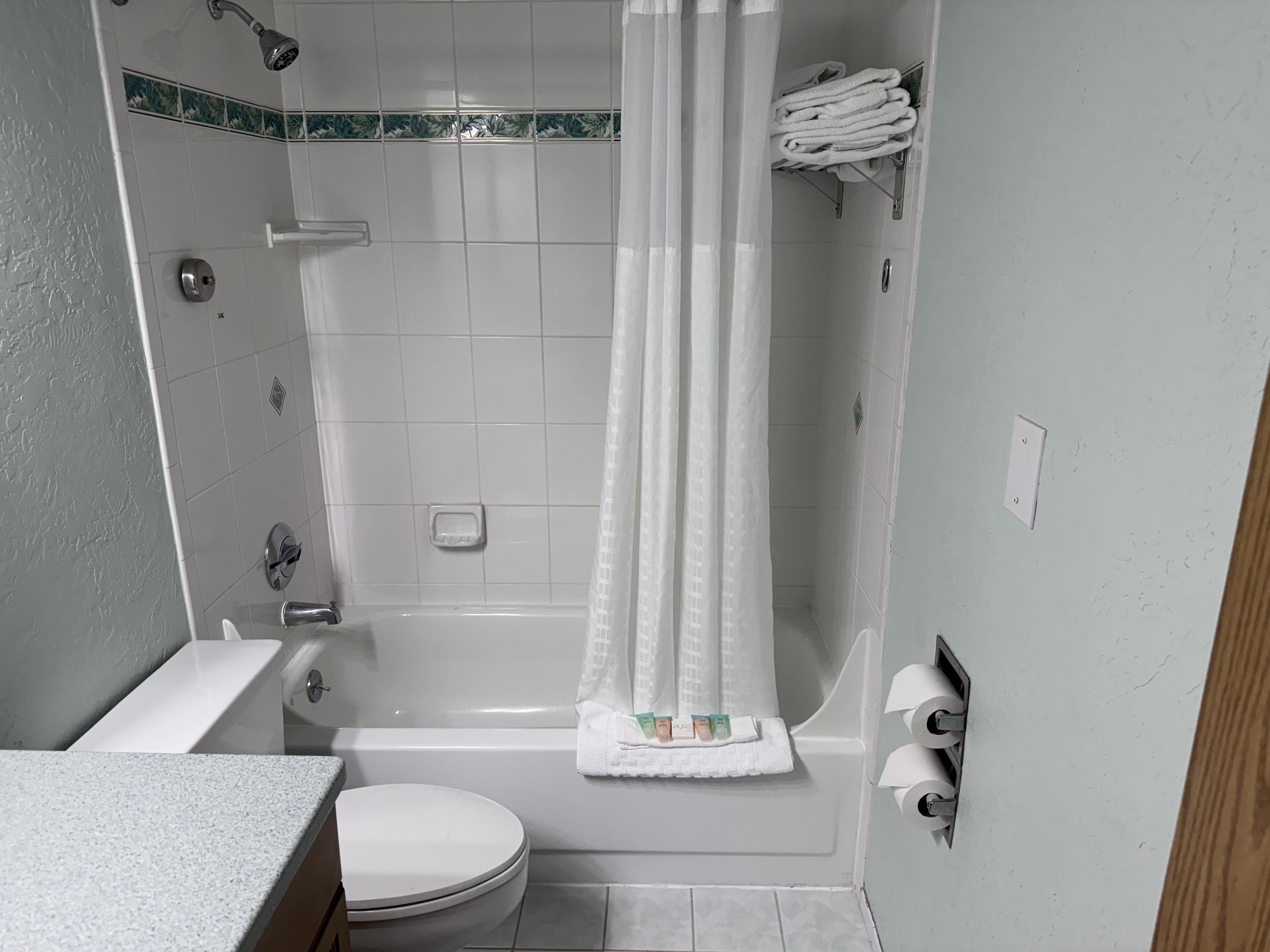 Promenade Inn & Suites Oceanfront Сисайд Экстерьер фото