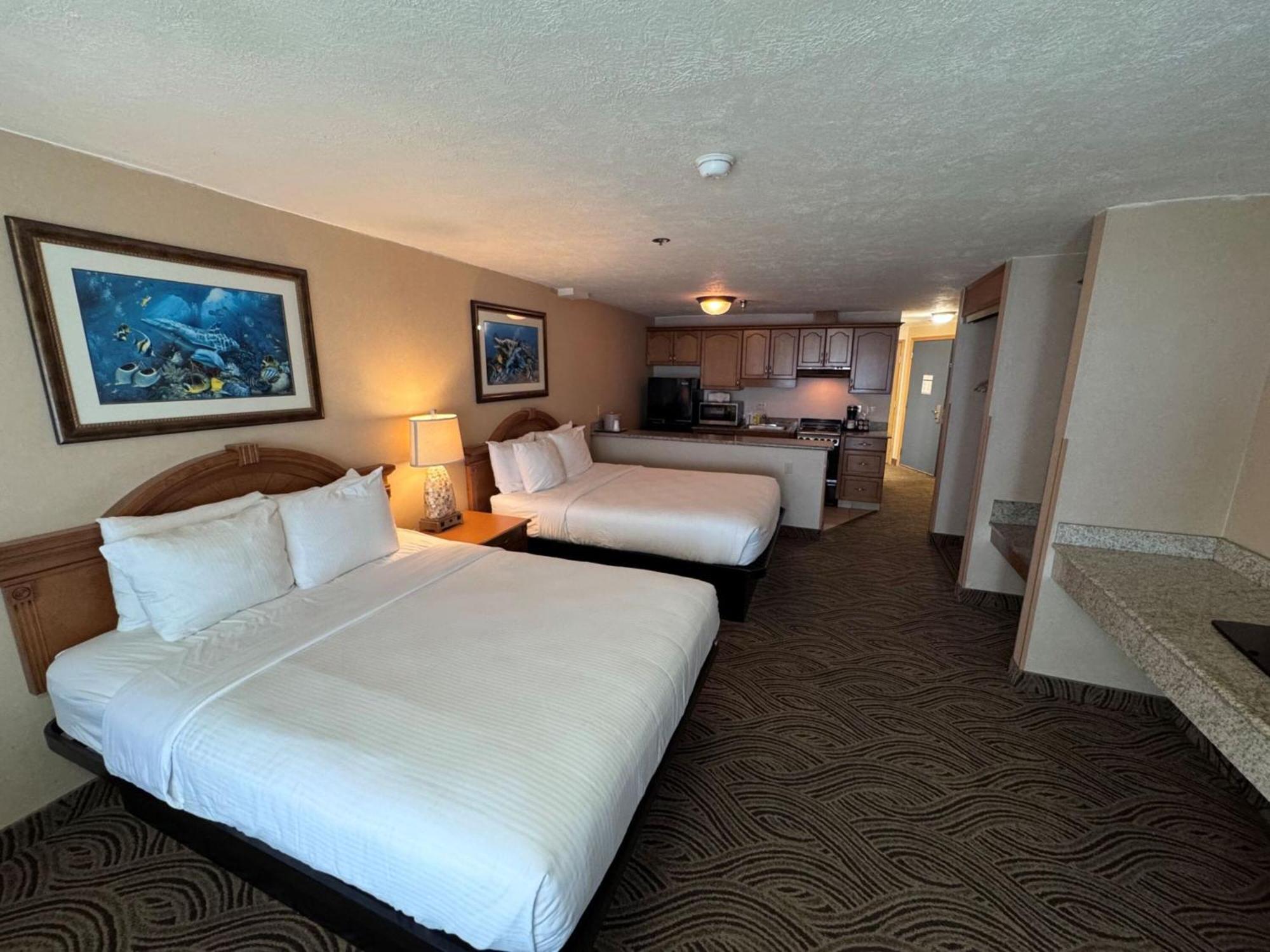 Promenade Inn & Suites Oceanfront Сисайд Экстерьер фото