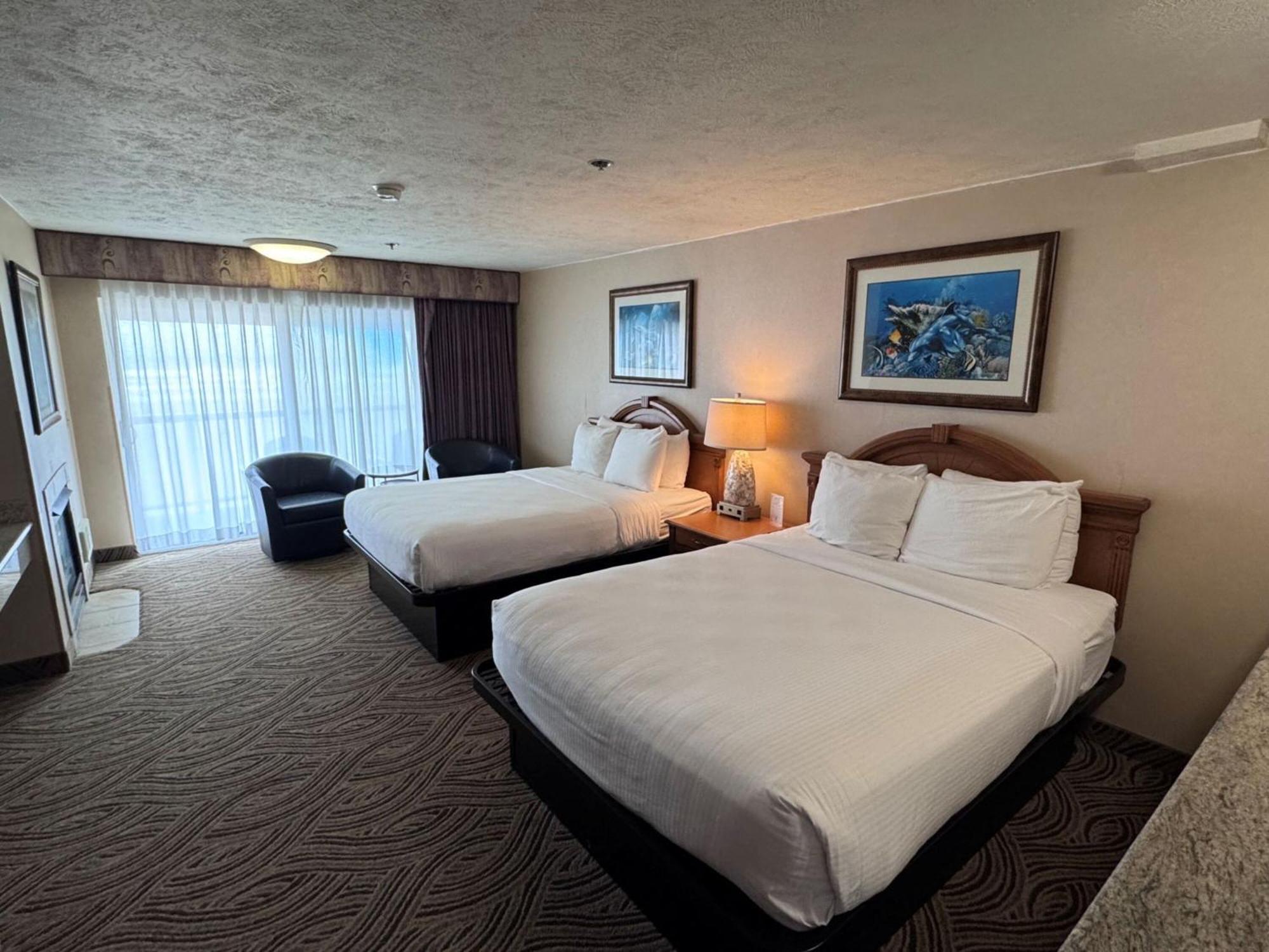 Promenade Inn & Suites Oceanfront Сисайд Экстерьер фото
