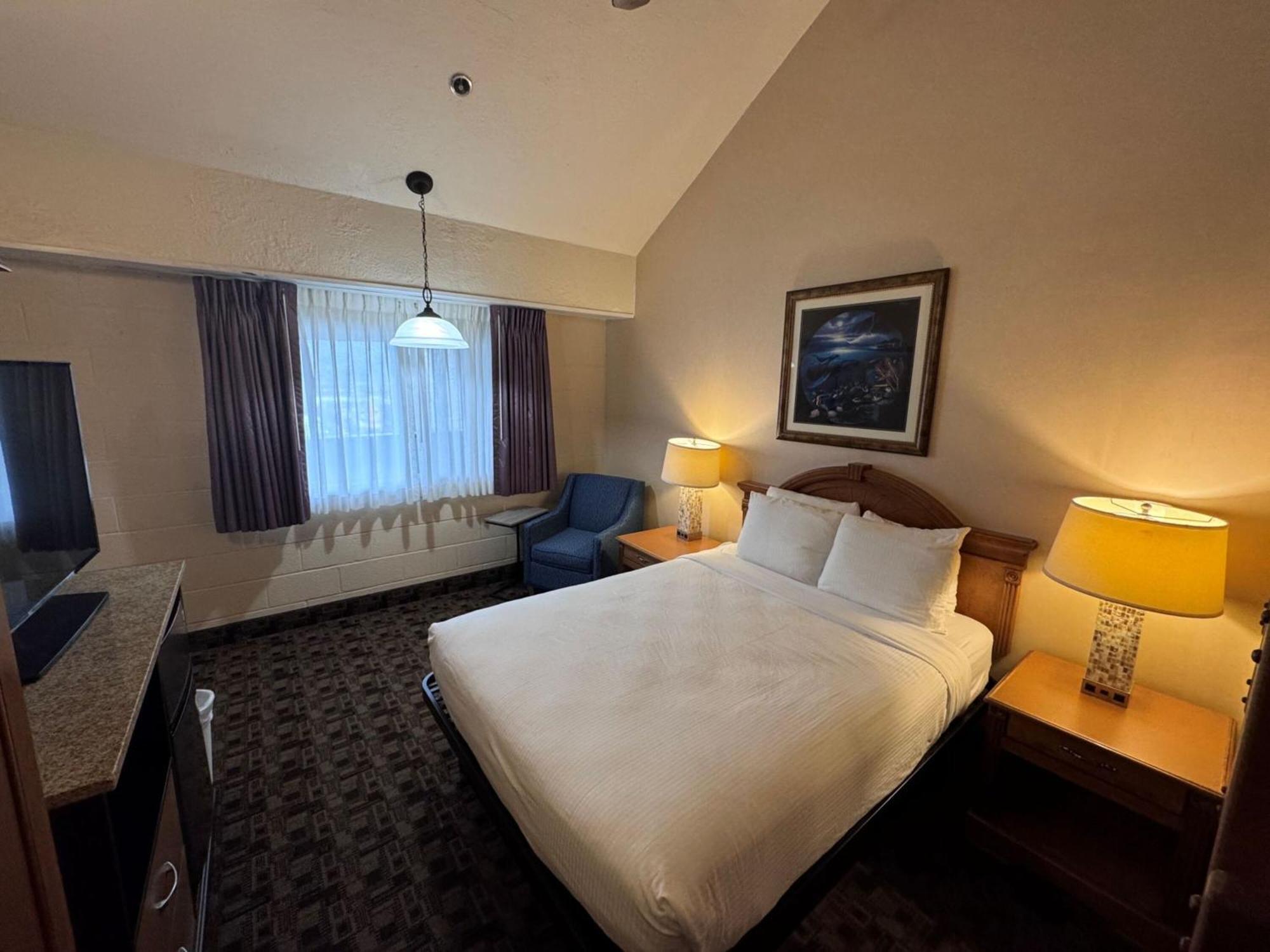 Promenade Inn & Suites Oceanfront Сисайд Экстерьер фото
